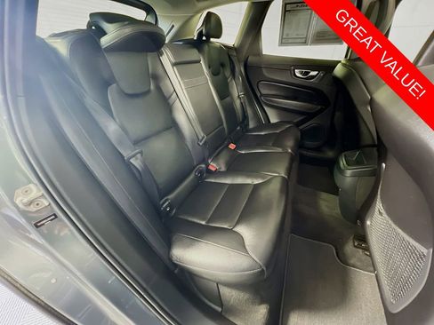 Used 2018 Volvo XC60 T5 Momentum w/ Convenience Package image 28