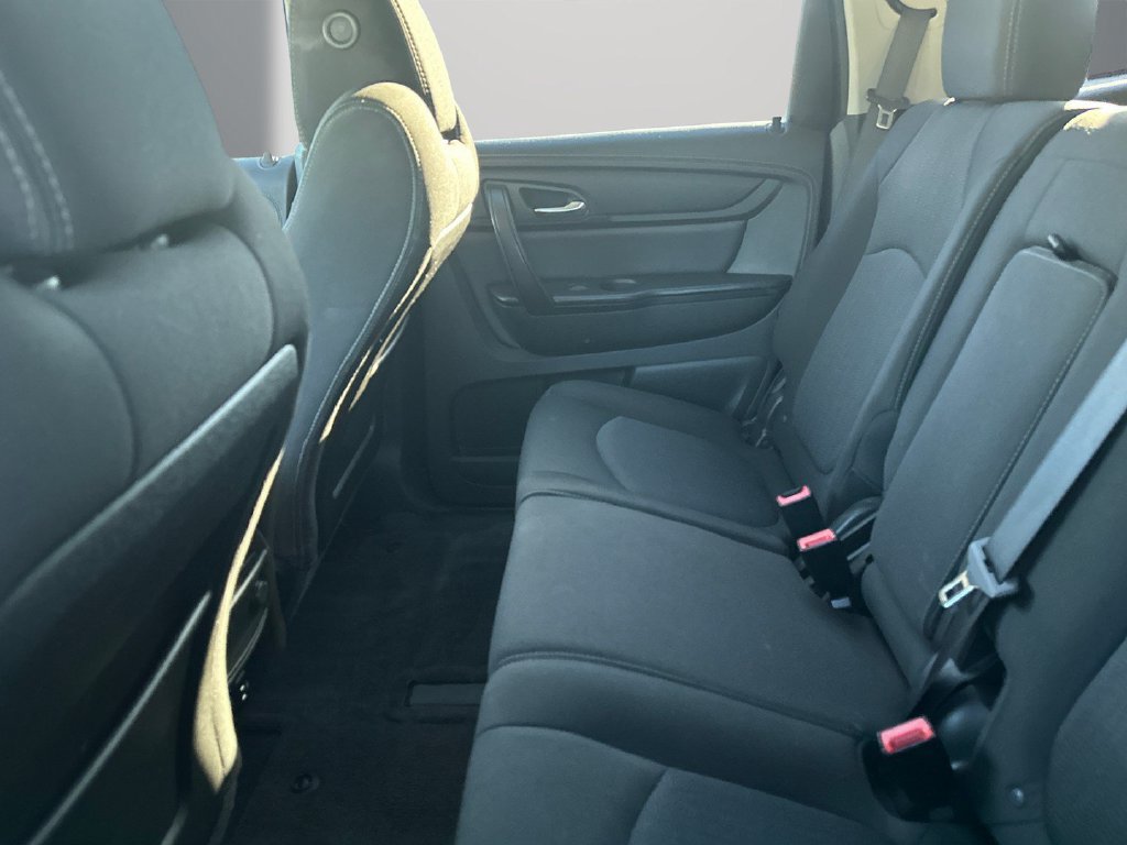 Used 2017 Chevrolet Traverse LT w/ Style and Technology Package FWD image 6