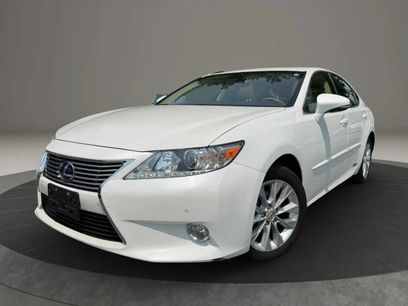 Used 2013 Lexus ES 300h w/ Luxury Pkg