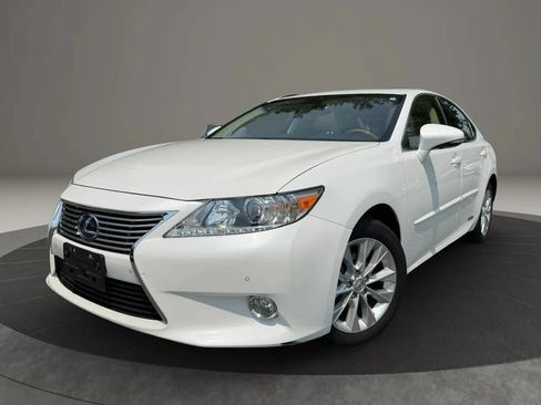 Used 2013 Lexus ES 300h w/ Luxury Pkg FWD image 1