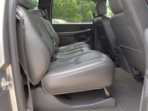 Used 2006 Chevrolet Silverado 2500 W/T AWD/4WD image 26