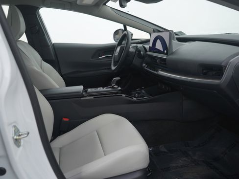 Used 2025 Toyota Prius Limited image 12