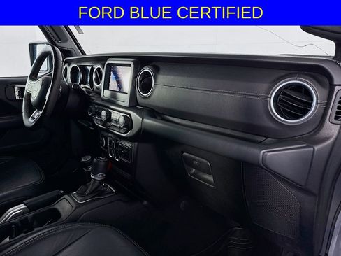 Used 2018 Jeep Wrangler Unlimited Sahara w/ Cold Weather Group image 28