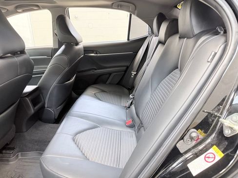 Used 2018 Toyota Camry SE w/ Moonroof Package FWD image 19