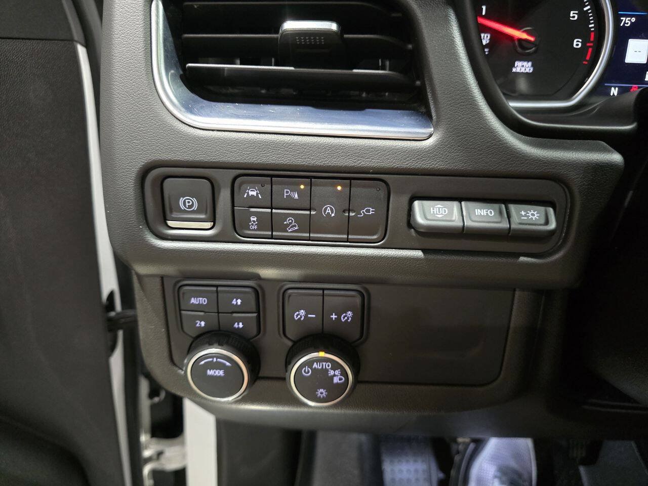 Used 2021 Chevrolet Tahoe Premier AWD/4WD image 46