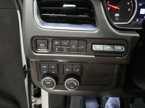 Used 2021 Chevrolet Tahoe Premier AWD/4WD image 46