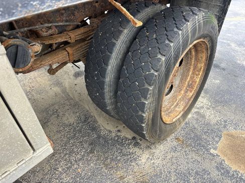Used 1999 Ford F550 4x4 Regular Cab Super Duty image 7
