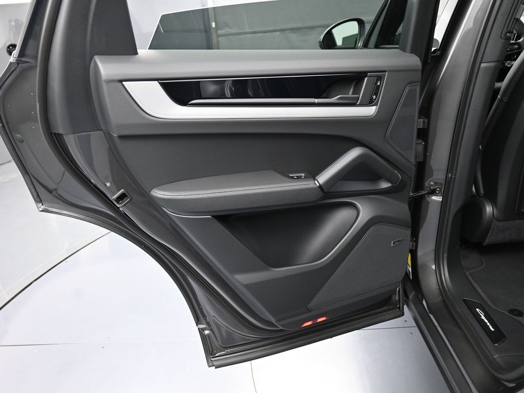 Certified 2026 Porsche Cayenne AWD/4WD image 22