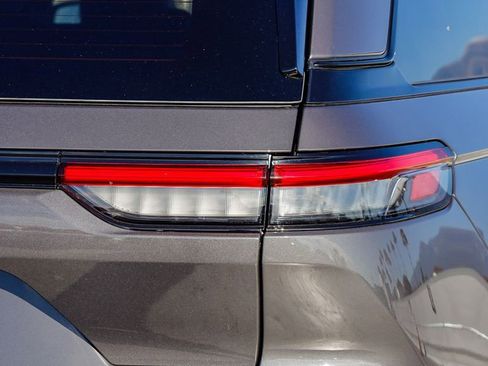 New 2025 Jeep Grand Cherokee Altitude image 9