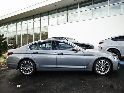Used 2023 BMW 530i xDrive w/ Convenience Package image 4