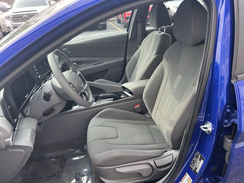 Used 2023 Hyundai Elantra SEL image 13