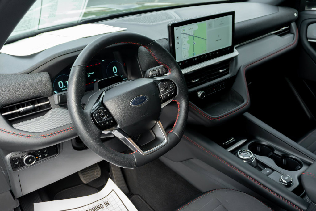 Used 2025 Ford Explorer ST-Line RWD image 3