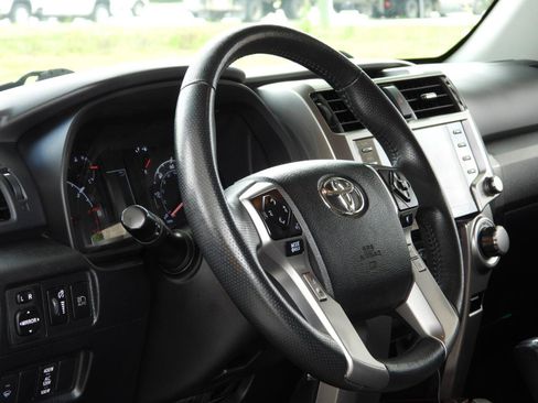 Used 2020 Toyota 4Runner SR5 AWD/4WD image 63