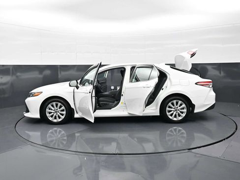Used 2020 Toyota Camry LE w/ Cold Weather Package AWD/4WD image 36
