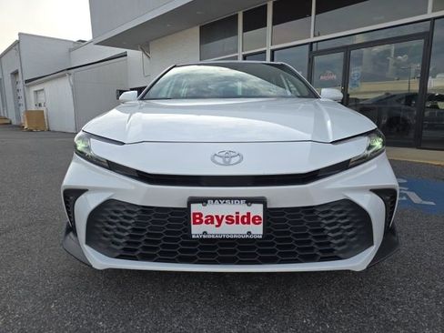 Used 2025 Toyota Camry SE w/ Convenience Package image 4