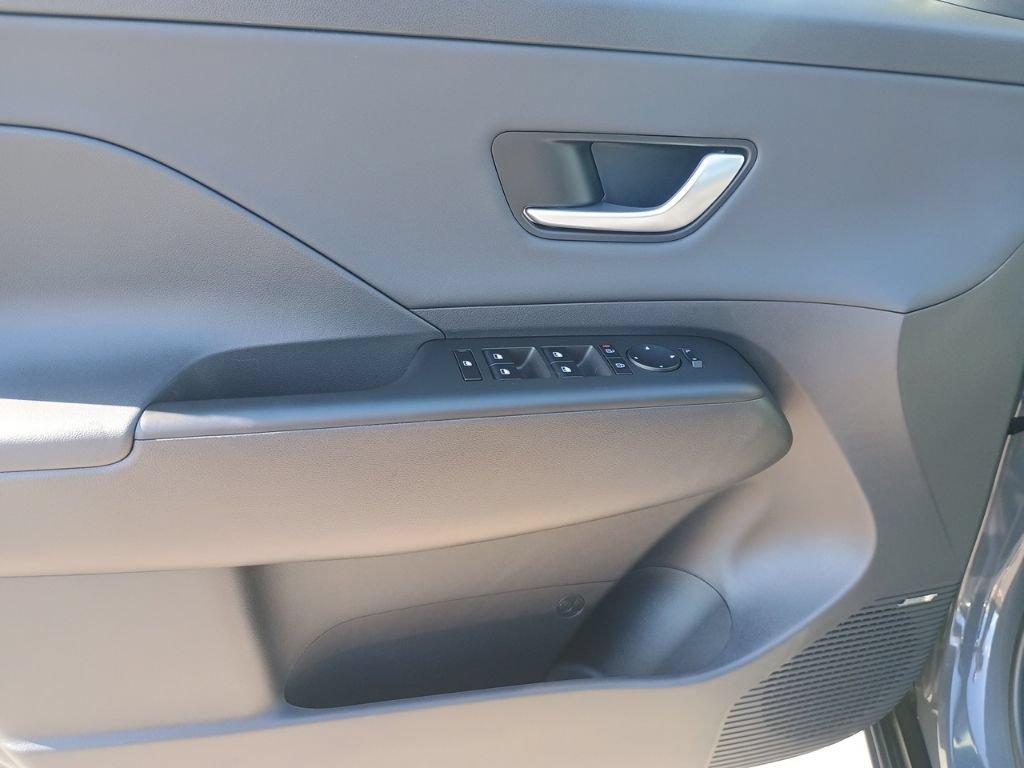 Used 2025 Hyundai Kona Limited FWD image 11