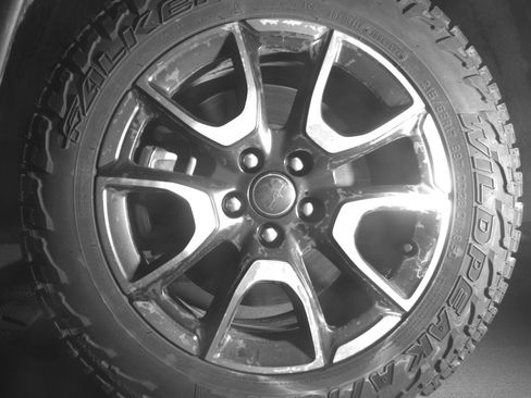 Used 2025 Jeep Compass Trailhawk image 12