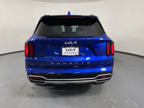 Certified 2022 Kia Sorento S w/ Panoramic Sunroof Package image 5