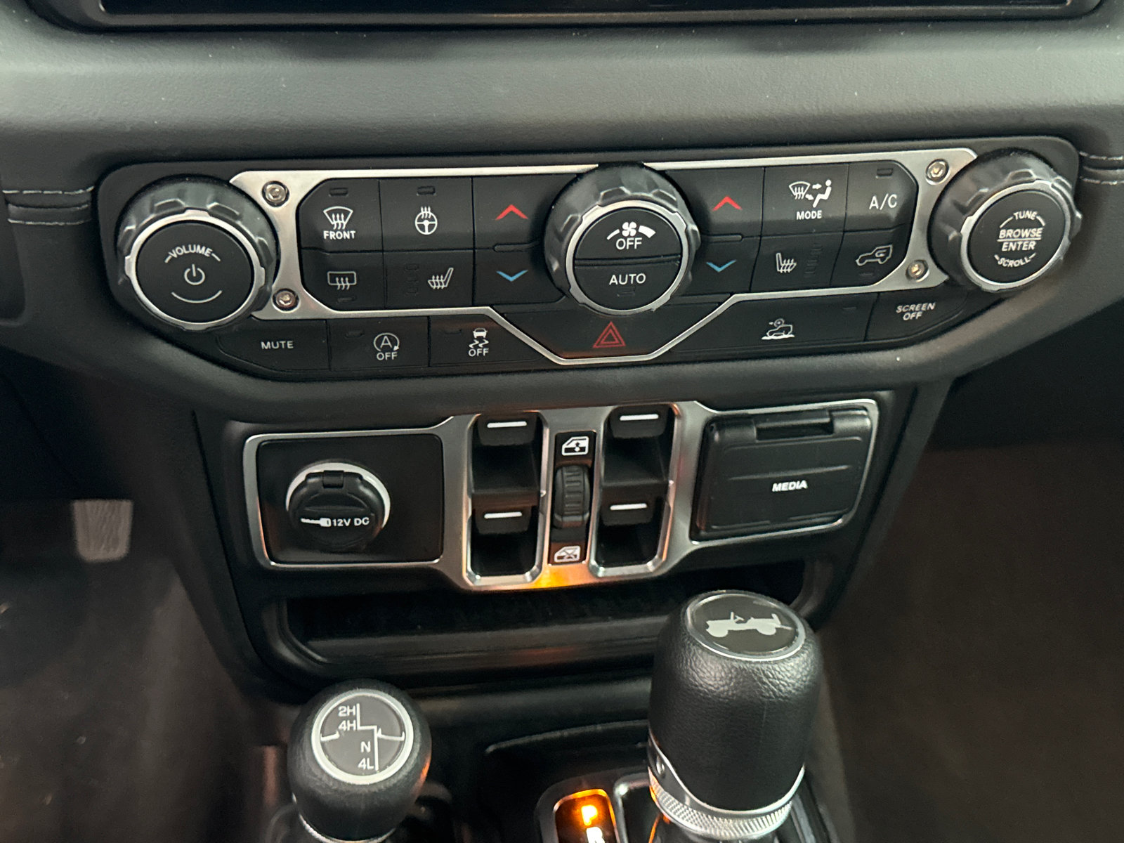 Used 2026 Jeep Wrangler Unlimited Sahara AWD/4WD image 28