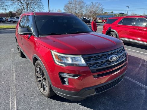 Used 2018 Ford Explorer XLT w/ Equipment Group 202A image 11