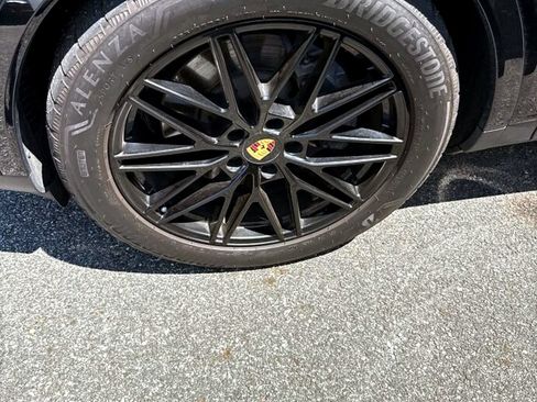 Certified 2024 Porsche Cayenne Coupe AWD/4WD image 17