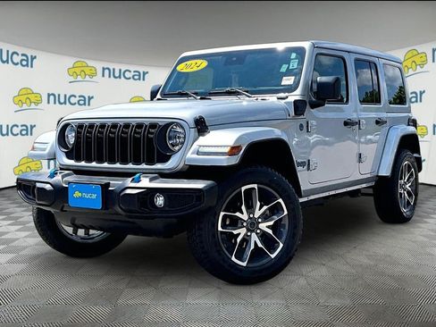 Used 2024 Jeep Wrangler Unlimited AWD/4WD image 3