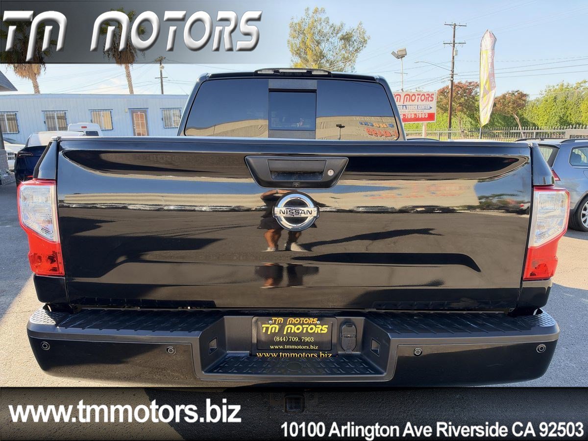 Used 2017 Nissan Titan SV RWD image 5