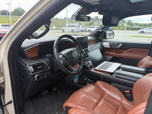 Used 2018 Lincoln Navigator Reserve w/ Technology Package AWD/4WD image 4