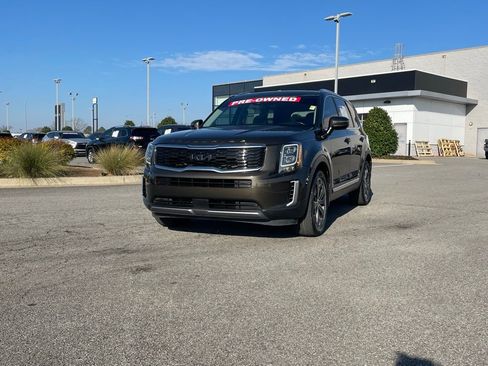 Used 2022 Kia Telluride EX w/ EX Premium Package image 3