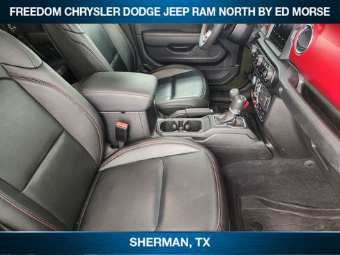 Used 2023 Jeep Gladiator Rubicon w/ Cold Weather Group AWD/4WD image 9
