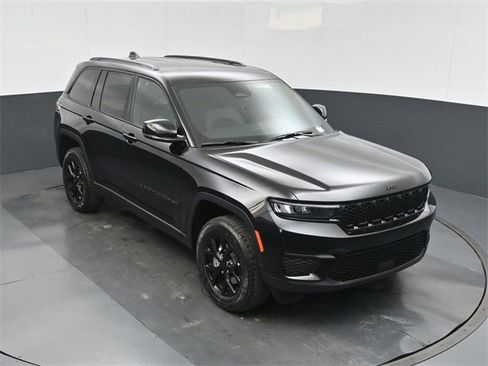 New 2025 Jeep Grand Cherokee Altitude image 35