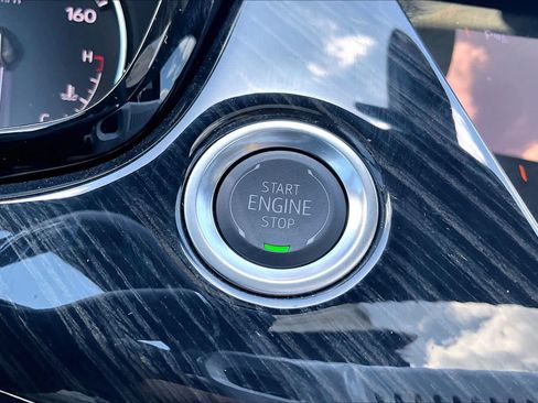 Used 2025 Cadillac XT6 Premium Luxury FWD image 32