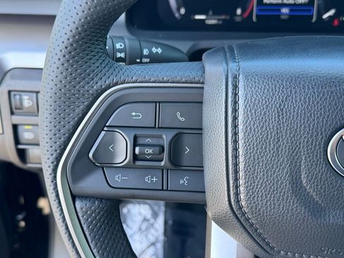 Used 2025 Toyota Tacoma TRD Off-Road image 15