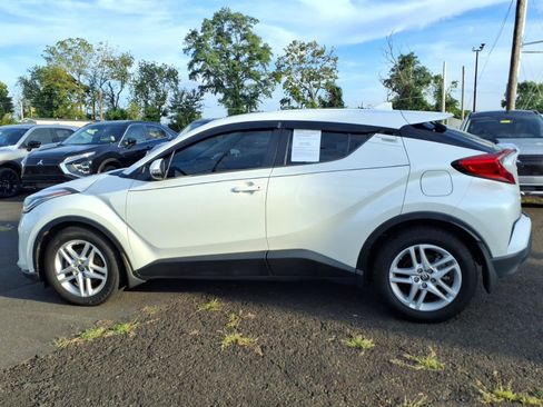 Used 2021 Toyota C-HR LE FWD image 7