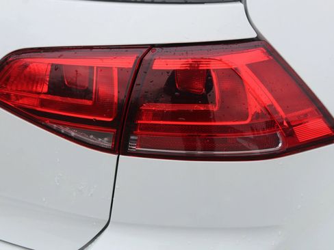 Used 2017 Volkswagen Golf Wolfsburg Edition image 40