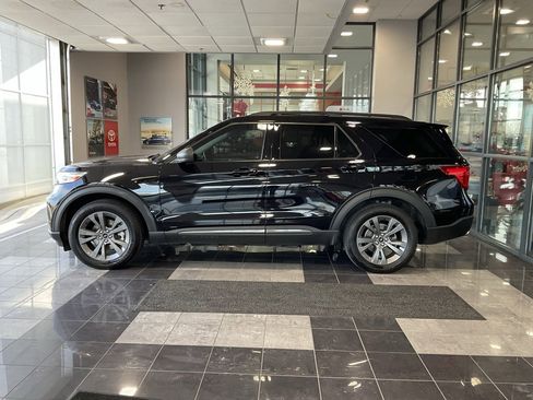 Used 2021 Ford Explorer XLT w/ Equipment Group 202A image 4