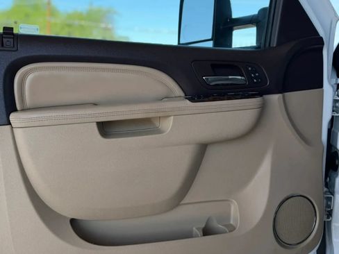 Used 2011 GMC Sierra 2500 Denali AWD/4WD image 12