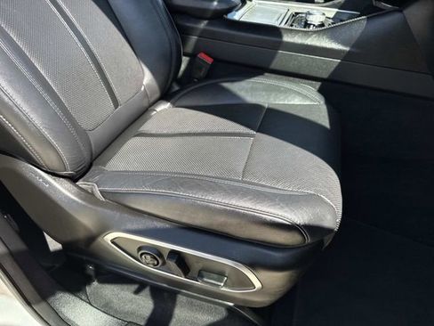 Used 2024 Jeep Wagoneer L Series III w/ Flexible Seating Group AWD/4WD image 15