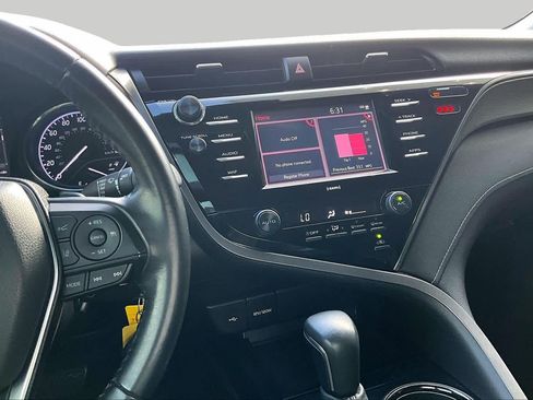 Used 2020 Toyota Camry SE FWD image 7