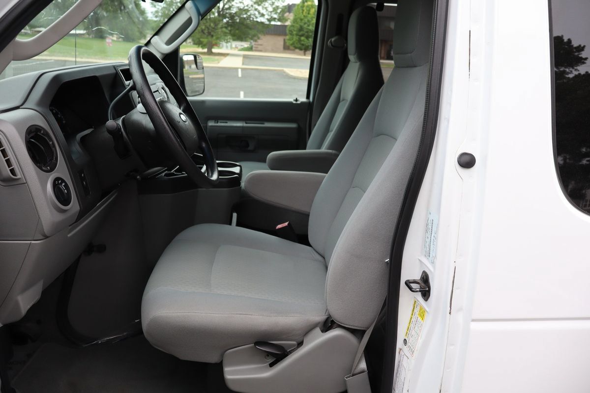 Used 2010 Ford E-350 and Econoline 350 XLT RWD image 19