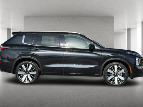 Used 2025 Mitsubishi Outlander SEL FWD image 3