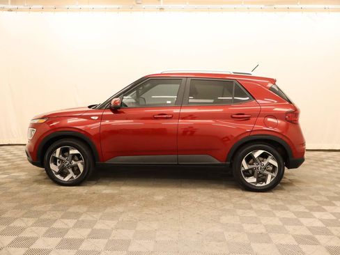Used 2025 Hyundai Venue SEL image 3