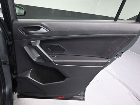 Used 2019 Volkswagen Tiguan SE image 41