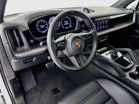Certified 2025 Porsche Cayenne GTS w/ Premium Package Plus AWD/4WD image 4