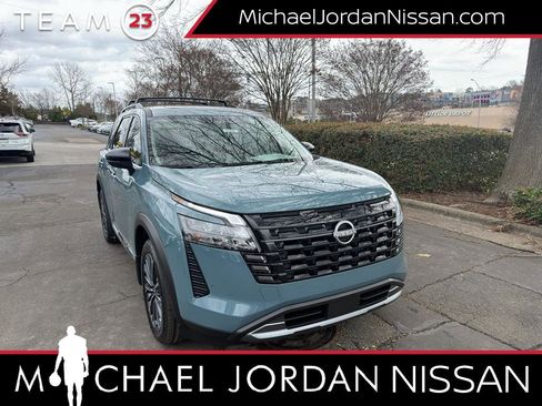 New 2026 Nissan Pathfinder Platinum image 1