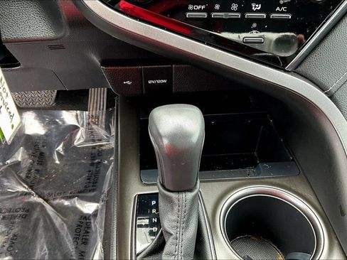 Used 2023 Toyota Camry SE FWD image 16