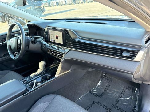 Used 2025 Toyota Camry LE w/ Convenience Package AWD/4WD image 19