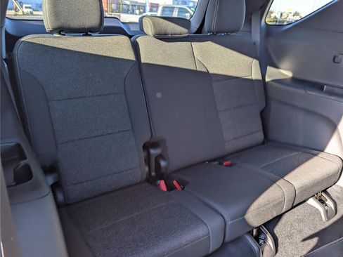 New 2026 Chevrolet Traverse LT image 8