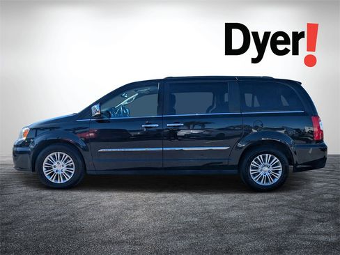 Used 2015 Chrysler Town & Country Touring-L w/ Driver Convenience Group image 7