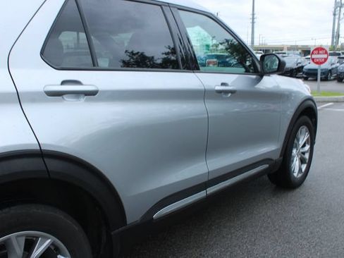 Used 2020 Ford Explorer XLT w/ Equipment Group 202A AWD/4WD image 39